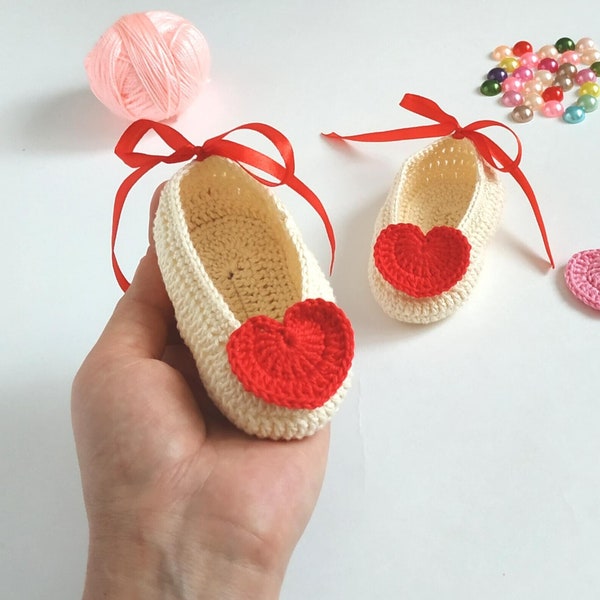 Baby Ballet Shoes Free Crochet Pattern, 3 Sizes Baby Booty Pattern, Crochet shoes with a heart for Girls, INSTANT Download Pattern PDF