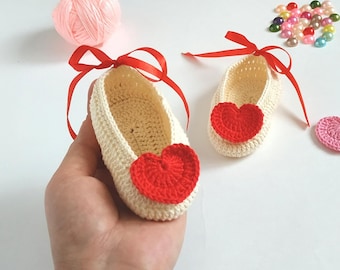 Baby Ballet Shoes Free Crochet Pattern, 3 Sizes Baby Booty Pattern, Crochet shoes with a heart for Girls, INSTANT Download Pattern PDF