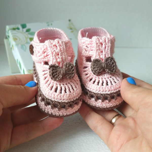 Modèle au crochet de sandales pour bébé, tutoriel de chaussures de bébé, chaussons de bébé cadeau pour nouveau-né, 3 tailles (0-12 mois), en anglais et en italien
