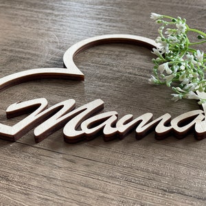 Herz mit Schriftzug | Mama | Geschenk | Holz | Herz Umrissform | Muttertag | Holzherz | Herz aus Holz | Geschenk | Mutterliebe