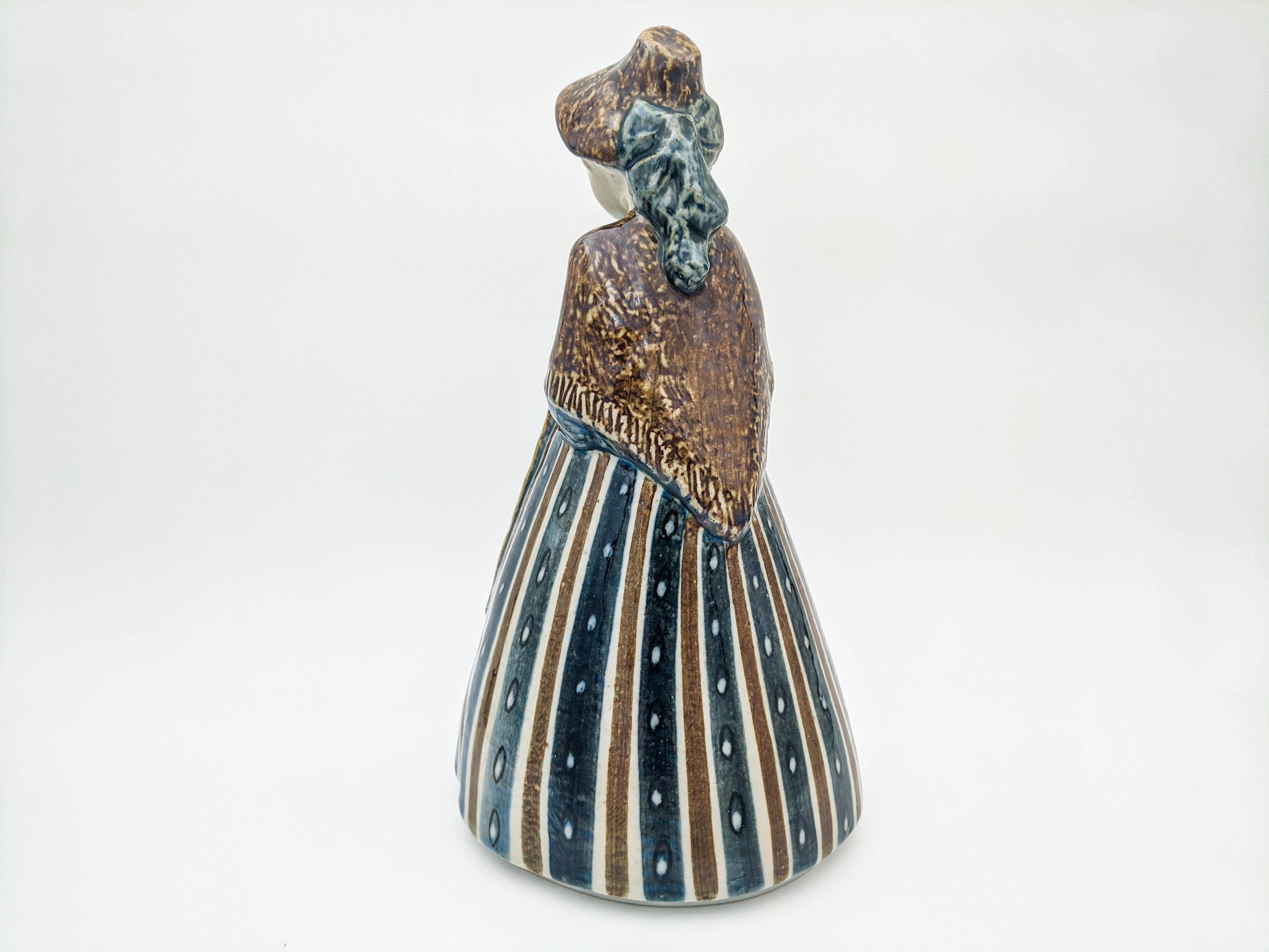 ビング＆グロンダールの大きなヴィンテージ磁器の置物 - 民族衣装を着