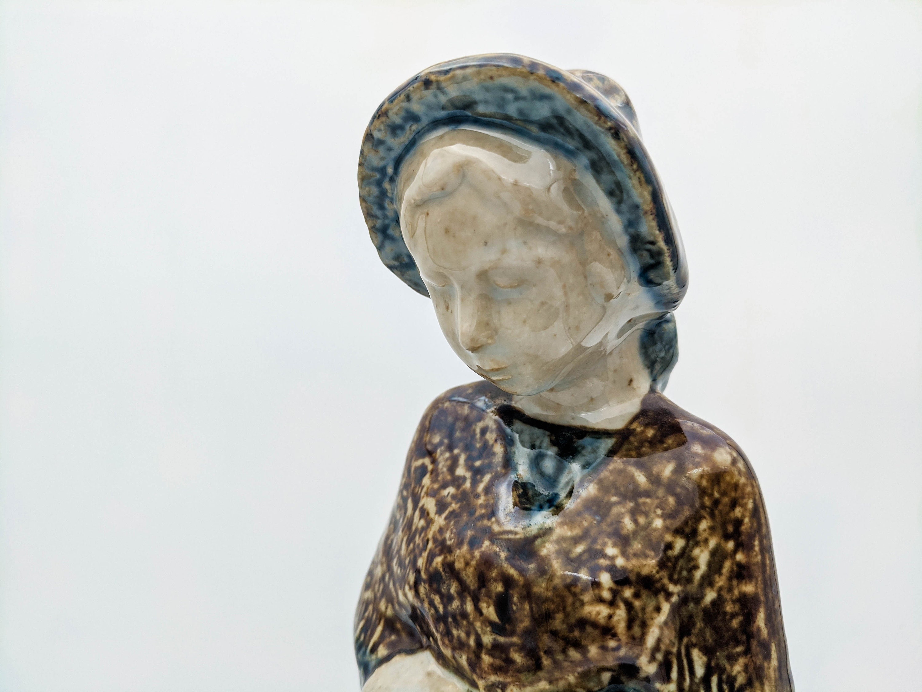 ビング＆グロンダールの大きなヴィンテージ磁器の置物 - 民族衣装を着