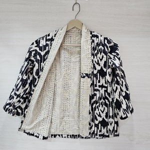 Nieuw jasje met handstiksel, kantha katoen handgemaakte katoenen jas met bloemen bloemen omkeerbaar gewatteerd katoenen jasje met strepen Feestkleding cadeau voor dames