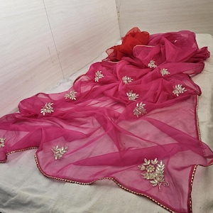 Sari de organza de color rosa hecho a mano con trabajo manual Sari de boda Sari para novia Sari Regalo de Navidad Sari indio en EE. UU.