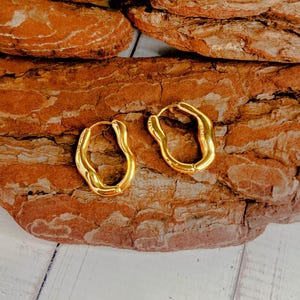 18k gold plated oval hoop earring, minimalist gold earring, gold earring, gold minimalist huggies, holiday gift, gold vintage style earrings