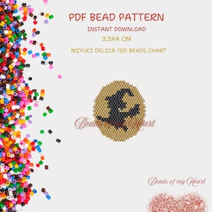 Könnte beinhalten: Ein druckbares PDF-Perlenmuster für eine Hexensilhouette, mit den Maßen 3,5 cm x 4 cm. Das Muster ist für die Verwendung mit Miyuki Delica 11/0 Perlen konzipiert.