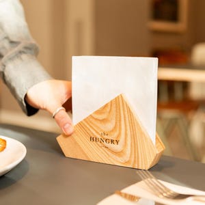 Porta tovaglioli in legno personalizzato per ristorante, porta tovaglioli verticale per lavorazione del legno, porta tovaglioli verticali personalizzati per tavolo