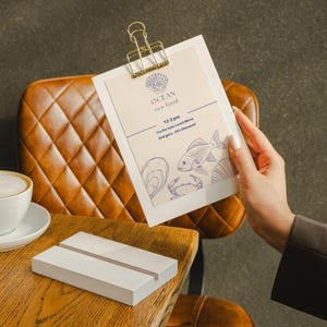 Sleek table tent made from natural wood, designed for presenting cocktail menus at receptions, coffee shops, or fine dining spots.
