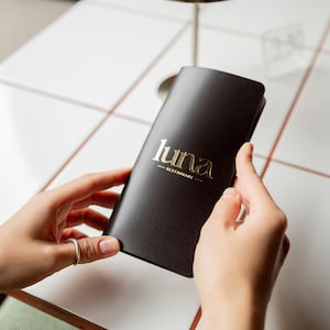 Porta-cheques personalizado em couro arredondado para restaurante, porta-notas personalizado com bolso para dinheiro, porta-cheques moderno para garçons