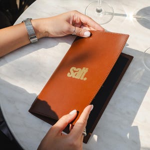 Spersonalizowana okładka menu do restauracji, baru i kawiarni z opcją grawerowania logo, spersonalizowana teczka menu, książka menu drinków, skórzany uchwyt na menu