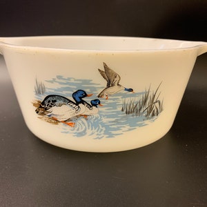 JAJ Wildfowl pyrex 7,5&quot; casserole dish