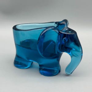 Seltener Vintage Colbolt Blauer Glas Elefant Pfeifenhalter