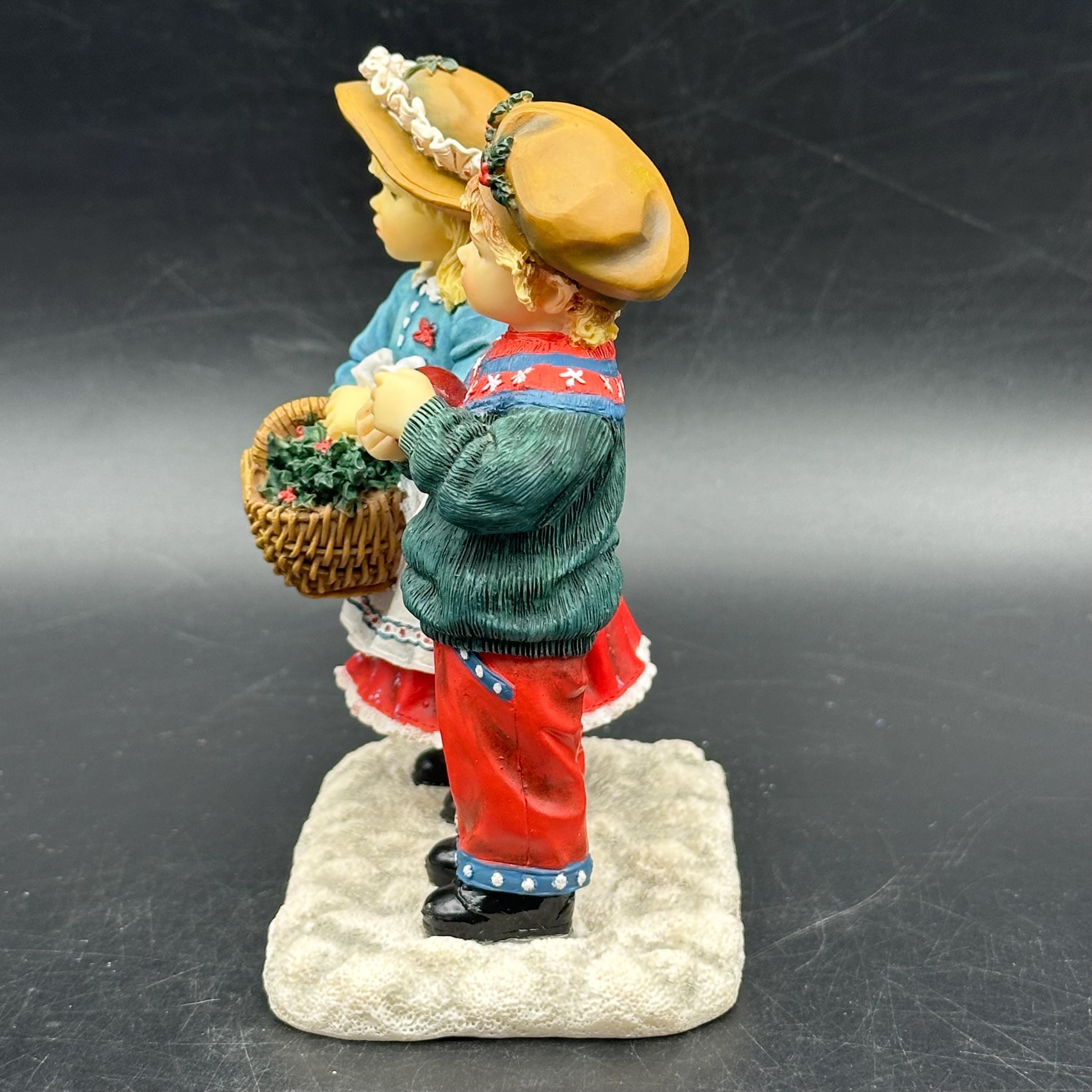 ヴィンテージ　レオナルドコレクションクリスティンハワースWINTER WALK Christine Haworth Winter Walk Figurine Theleonardo Collection - Etsy