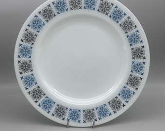 JAJ Pyrex Chelsea Rimmed Dinner Plates 10"