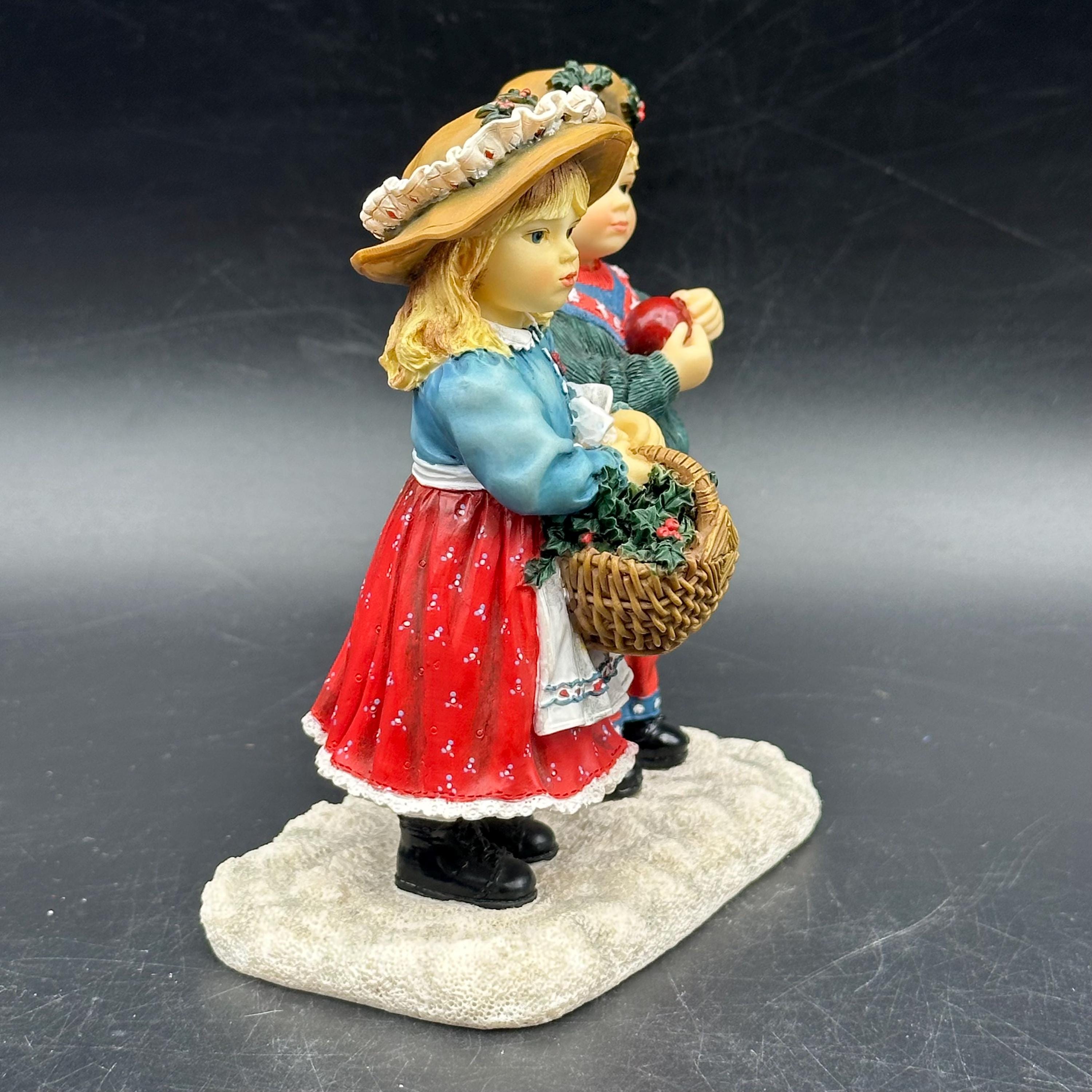 ヴィンテージ　レオナルドコレクションクリスティンハワースWINTER WALK Christine Haworth Winter Walk Figurine Theleonardo Collection - Etsy