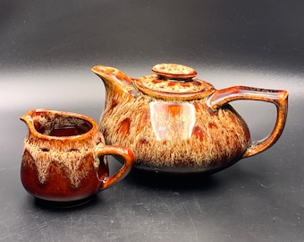 Tetera y jarrita de miel con diseño de panal marrón de Fosters Pottery