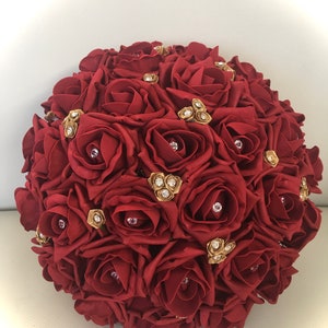 Bruiden kunstmatige bruiloft bloemen Robijn donkerrood goud schuim rozen boeket ruiker Aziatische bruiloft andere kleuren bijpassende items bruiden ruiker diamante