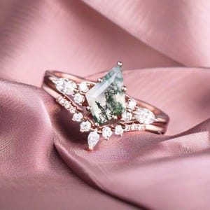 Vintage kite cut green moss agate engagement ring set 14k rose gold marquise cut moissanite ring for women unique bridal wedding ring set