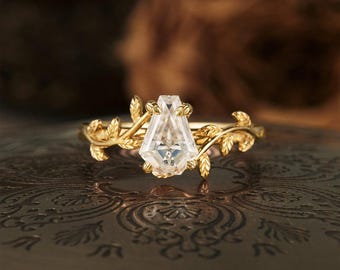 Moissaniet verlovingsring doodskist: art-decoblad, massief roségouden ring