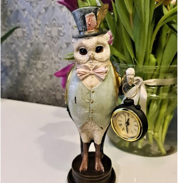 Figurine en résine unique d’horloge de hibou, statue élégante de jolie chouette, ornement en résine de hibou galant, créature d’oiseau, décor de collection, conception de maison unique