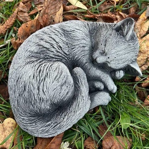 Schlafende Katzen Figur: Beton Kätzchen Skulptur, Haus & Garten Dekoration