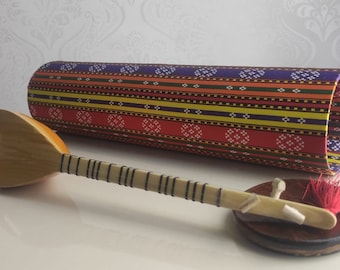 Saz turco miniatura hecho a mano a medida, con una caja con tapa forrada con tela tradicional Gaziantep Kutnu.