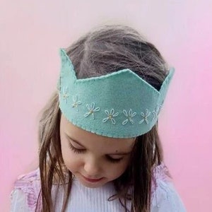 Daisy Felt Crown // Wool Felt Crown / Unique Waldorf Crown / Whimsical Dress Up / Imaginative Pretend Play / READY TO SHIP