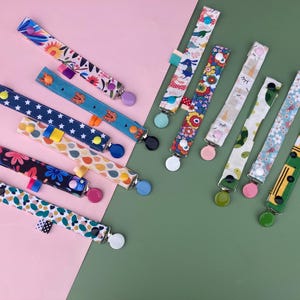 スナップボタン付き布製おしゃぶりクリップ