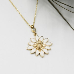 14k Gold Daisy Necklace,Daisy Flover Necklace,Gift for her,Fine Jewelry For Women,Valentines Day gift,Handmade Necklace,Anniversary Day Gift
