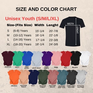 Może przedstawiać: Tabela rozmiar&oacute;w i kolor&oacute;w dla koszulek Unisex Youth. Zawiera wymiary dla rozmiar&oacute;w S, M, L i XL, z szerokością i długością w calach. Wyświetlane są r&oacute;żne kolory koszulek, w tym bordowy, czarny i biały.