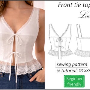 Könnte beinhalten: Weißes Oberteil zum Binden vorne mit Spitzenbesatz und V-Ausschnitt. Das Oberteil hat eine Schlüssellochöffnung und Schleifendetails. Das Bild enthält auch ein Schnittmuster und ein Tutorial für die Größen XS-XXXL.