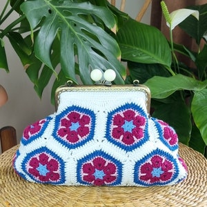 Granny Square Crochet Clutch: White Floral Kiss Lock Frame, Vintage Purse
