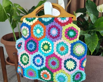 Borsa all'uncinetto quadrata stile nonna con manici in legno: borsa tote vintage, borsetta estiva