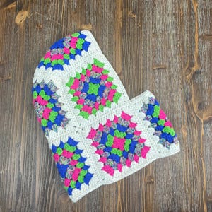 手編みのおばあちゃんスクエアクロッシェバラクラバ - ウール冬用フード