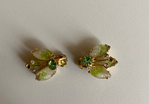 Vintage Clip on Earrings| Green stones with gold … - image 1