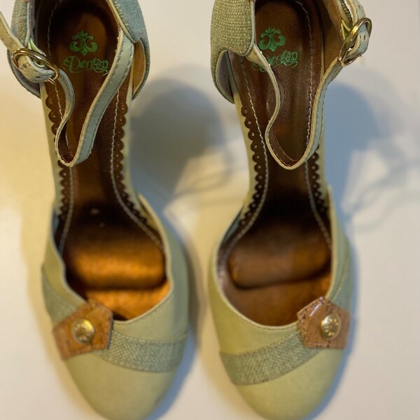 House of Dereon| Green heels| Strap rounded toe heels pumps| 8