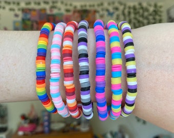 Pulsera elástica de cuentas de arcilla con la bandera del orgullo LGBTQ / Orgullo transgénero, lésbico, asexual, bisexual, pansexual y no binario / Regalo del mes del orgullo