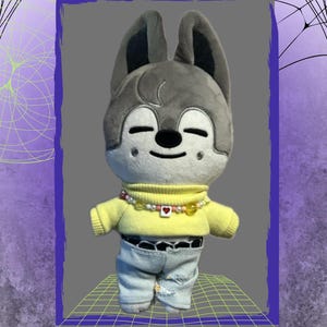 Atuendo SKZOO hecho a mano Wolf Chan (Bang Chan) • ODDINARY inspirado en el video musical de Maniac • Ropa de peluche de Stray Kids • Atuendo de muñeca hecho por fans del K-Pop