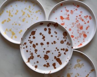 Assiette colorée faite main en céramique