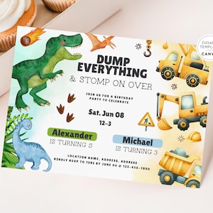 Op de afbeelding: Een kleurrijke uitnodiging voor een verjaardagsfeest met een dinosaurus en bouwvoertuigen. De tekst luidt "Dump Everything & Stomp On Over" en bevat de namen Alexander en Michael, die allebei 3 jaar worden. De uitnodiging is versierd met de kleuren groen, geel, blauw en bruin.