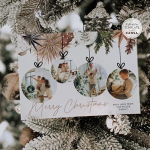 Könnte beinhalten: Weihnachtskarte mit Familienfotos in Kugeln, die an dekorativen Elementen hängen. Die Karte trägt die Aufschrift „Merry Christmas“ und „With love from The Miller Family“. Der Hintergrund ist ein verschneiter Weihnachtsbaum.