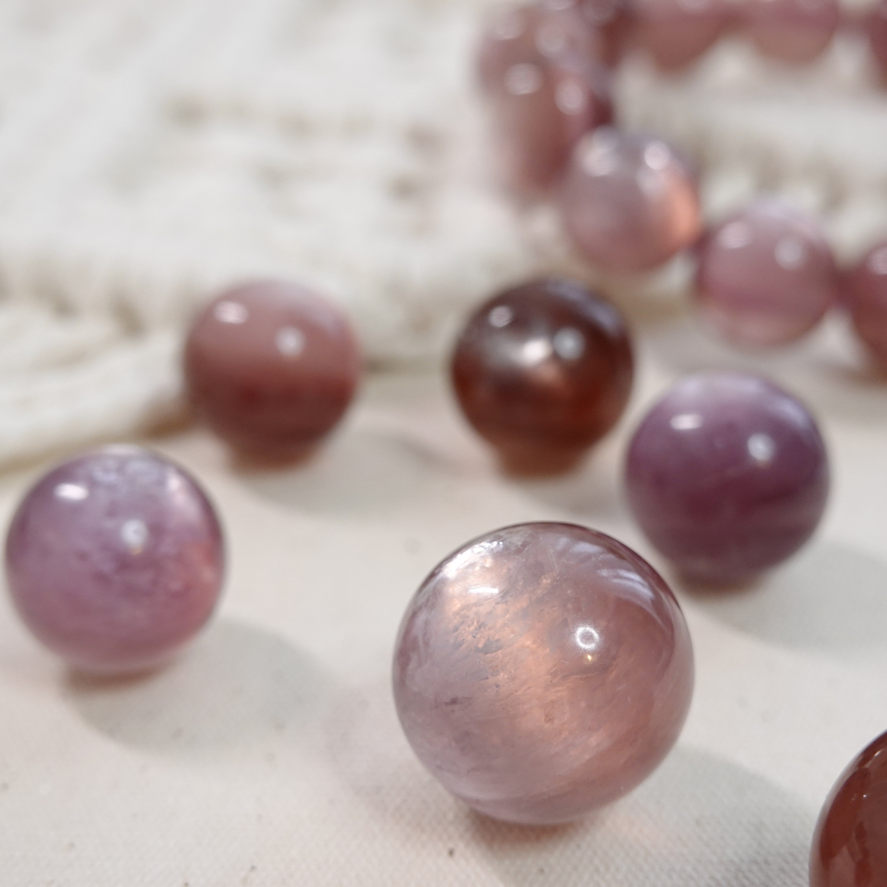 週末価格アパタイト&サンストーン&レピドライト共生　スフィア　マイカ部キラキラ Purple mica sphere - Etsy 日本