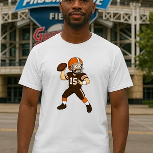 Cartoon quarterback T-shirt – bruin en oranje #15 geïnspireerd voetbalshirt – grappig Cleveland voetbalfanshirt