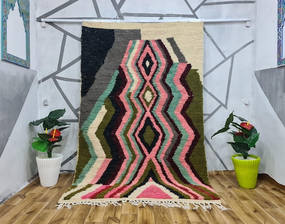 Bold Zigzag Boujaad Rug – Handmade Moroccan Wool Carpet – Pink & Olive Diamond Berber Rug – 100% Wool – Custom Area Rug – Boho Home Decor