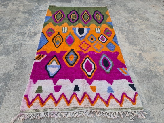 Handmade Moroccan Boujaad Wool Rug: Abstract Berber Carpet