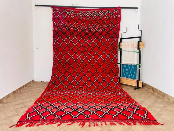 Moroccan Vintage Boujaad Rug - Handwoven Woolen Berber Carpet for Living Room Decor - Antique Moroccan Home Accent