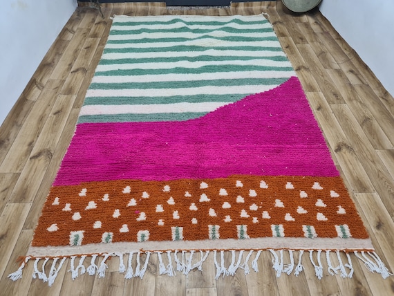 Handmade Wool Boujaad Rug: Modern Minimalist Moroccan Decor