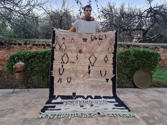 Modern Touch! Handmade Azilal Wool Rug – Black & White Moroccan Berber Carpet – Abstract Area Rug for Living Room