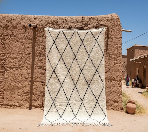 High-Pile 8x10 Wool Area Rug - Cream & Black Diamond Pattern - Textured Tassel Fringe Home Decor