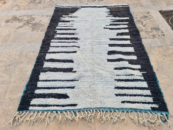 8x10 Beni Ourain Rug: Moroccan Wool Abstract Rug